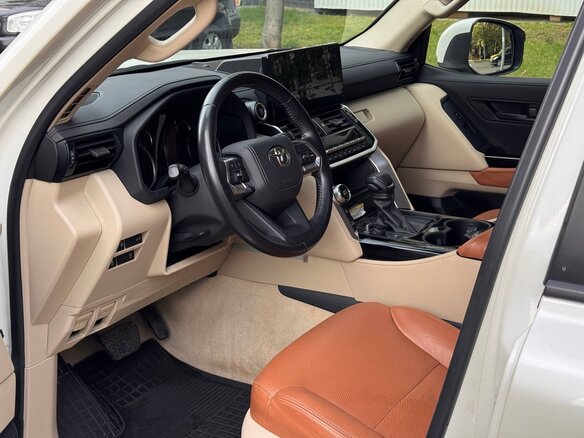 2022 Toyota Land Cruiser 300 Series, белый, 11000000 рублей - вид 8