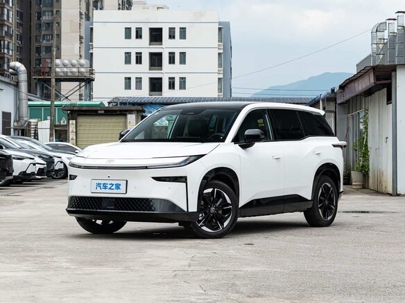 2026 Toyota bZ3X 58.3 kWh, серебристый, 2630003 рублей - вид 26