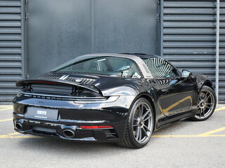 2023 Porsche 911 Targa 4 GTS VIII (992), чёрный, 27200000 рублей, вид 3