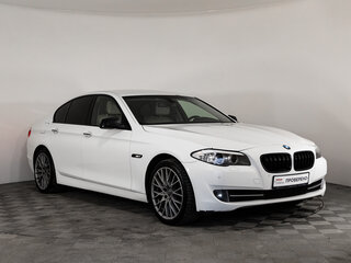 2013 BMW 5 серии 520i VI (F10/F11/F07), белый, 1325000 рублей, вид 3