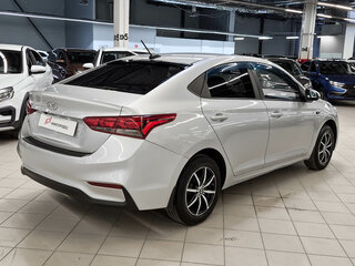 2017 Hyundai Solaris II, серебристый, 819000 рублей, вид 3