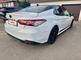 2019 Toyota Camry VIII (XV70), белый, 2000000 рублей, вид 5