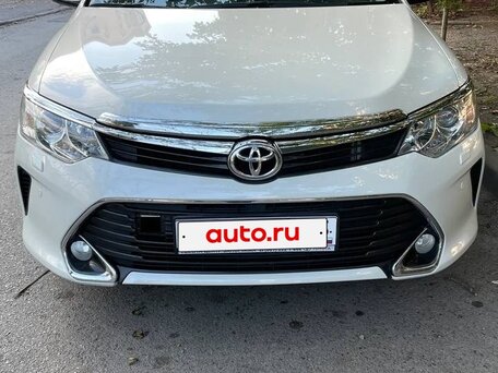 2017 Toyota Camry VII (XV50) Рестайлинг 2, белый, 1900000 рублей, вид 2