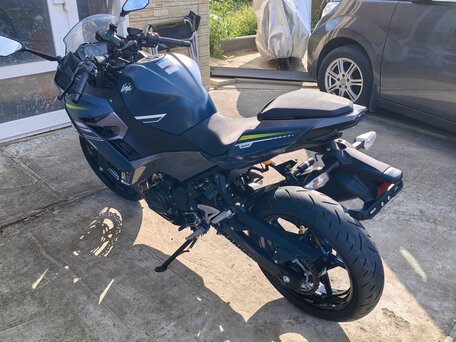 2021 Kawasaki Ninja 400, синий, 620000 рублей, вид 4