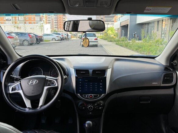 2012 Hyundai Solaris I, серебристый, 670000 рублей - вид 1