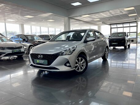 2021 Hyundai Solaris II Рестайлинг, серебристый, 1525000 рублей, вид 1