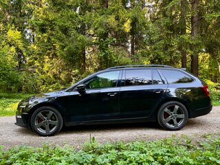 2020 Skoda Octavia RS III Рестайлинг, чёрный, 2650000 рублей, вид 3