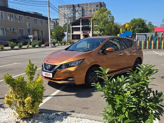 2017 Nissan Leaf II (ZE1), оранжевый, 1600000 рублей, вид 2