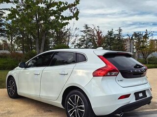 2019 Volvo V40 II Рестайлинг, белый, 1950000 рублей, вид 3