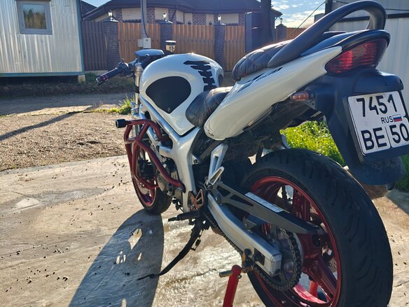 2002 Suzuki SV 650, белый, 270000 рублей - вид 1