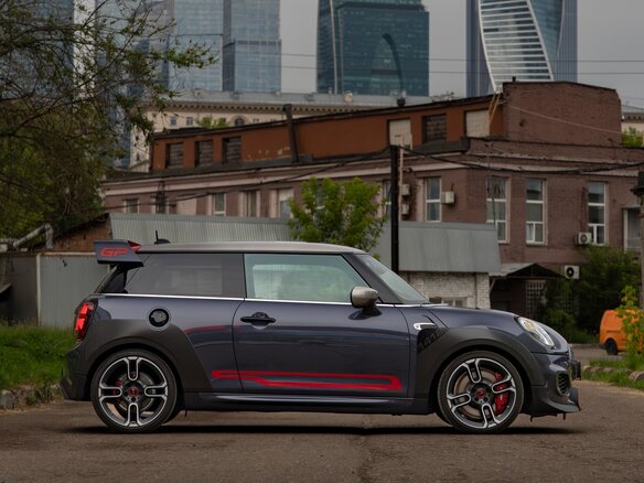 2020 Mini Hatch JCW John Cooper Works GP III (F55/F56) Рестайлинг, серый, 5600000 рублей - вид 4