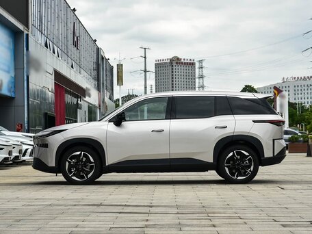 2026 Toyota bZ3X 50 kWh, золотистый, 2442000 рублей, вид 3