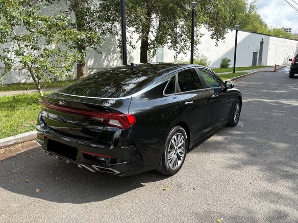 2021 Kia K5 III, чёрный, 2200000 рублей - вид 2