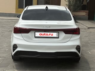 2022 Kia Forte III Рестайлинг, белый, 1600000 рублей, вид 3