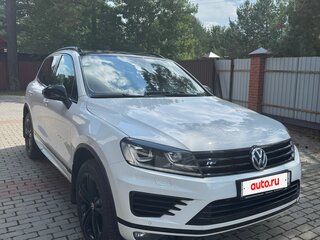 2017 Volkswagen Touareg II Рестайлинг, белый, 4250000 рублей, вид 2