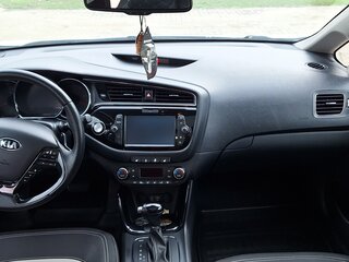 2018 Kia Ceed II Рестайлинг, белый, 1700000 рублей, вид 4