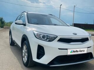 2019 Kia Stonic I, белый, 1650000 рублей, вид 2