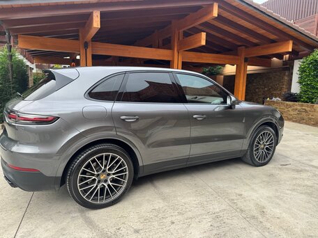 2019 Porsche Cayenne III, серый, 6500000 рублей, вид 3