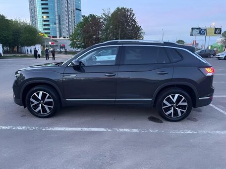 2023 Volkswagen Tayron I Рестайлинг, чёрный, 2390000 рублей, вид 5