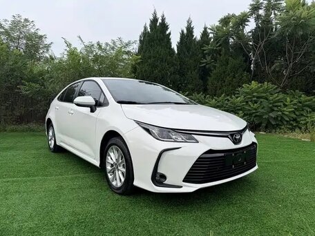 2022 Toyota Corolla XII (E210), белый, 1800000 рублей, вид 1