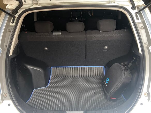 2013 Nissan Leaf (EM57) I (ZE0/AZE0), белый, 1250000 рублей - вид 12