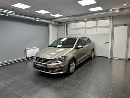2016 Volkswagen Polo V Рестайлинг, бежевый, 915000 рублей, вид 1