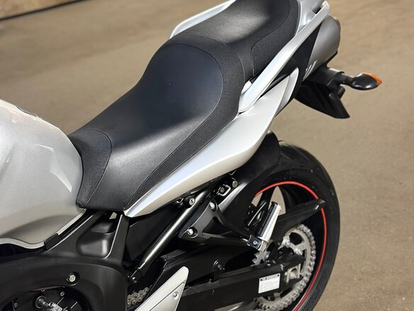 2008 Yamaha FZ6, серый, 600000 рублей - вид 9
