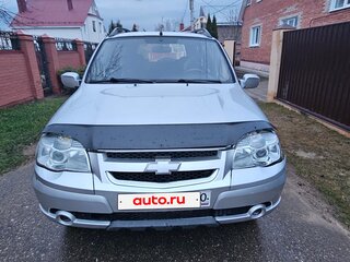 2011 Chevrolet Niva I Рестайлинг, серебристый, 370000 рублей, вид 1
