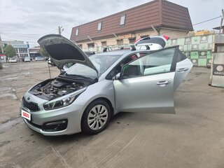 2015 Kia Ceed II Рестайлинг, серебристый, 1500000 рублей, вид 3