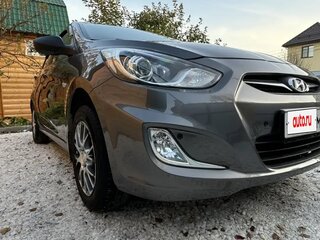 2013 Hyundai Solaris I, серебристый, 850000 рублей, вид 4