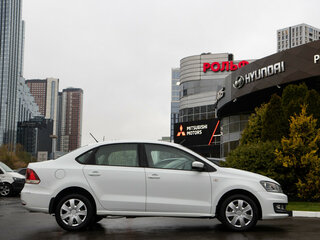 2016 Volkswagen Polo V Рестайлинг, белый, 948000 рублей, вид 3