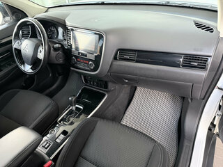 2019 Mitsubishi Outlander III Рестайлинг 3, белый, 2199000 рублей, вид 5