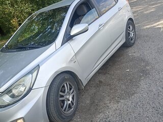 2012 Hyundai Solaris I, серебристый, 700000 рублей, вид 5