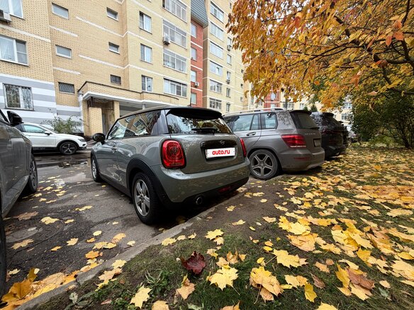 2020 Mini Hatch Cooper III (F55/F56) Рестайлинг, серый, 1750000 рублей - вид 5