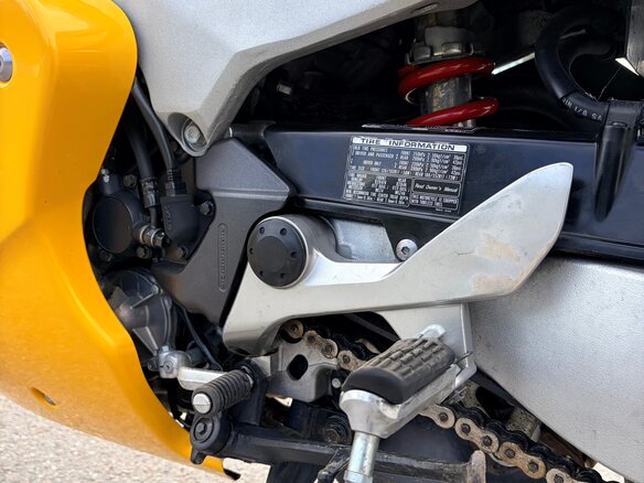 1999 Honda VFR 800, жёлтый - вид 15