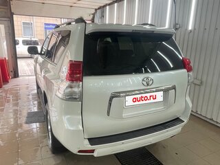 2010 Toyota Land Cruiser Prado 150 Series, белый, 2050000 рублей, вид 2