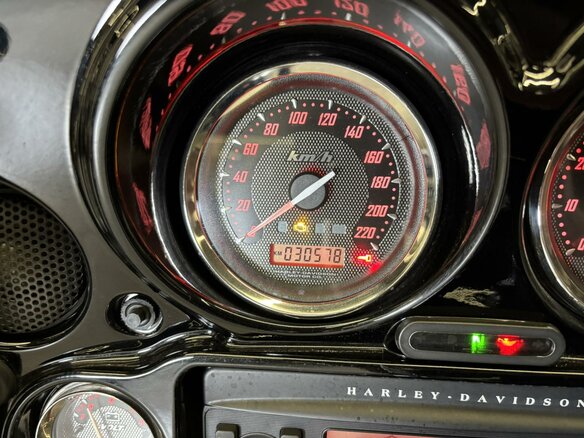 2011 Harley-Davidson CVO Street Glide, чёрный, 1211000 рублей - вид 8