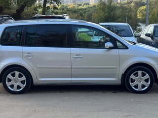2004 Volkswagen Touran I, белый, 680000 рублей, вид 4
