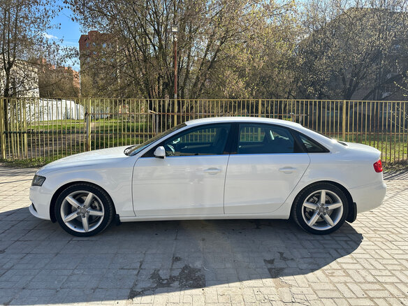 2010 Audi A4 IV (B8), белый, 1200000 рублей