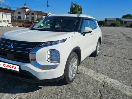 2022 Mitsubishi Outlander IV, белый, 3200000 рублей, вид 2