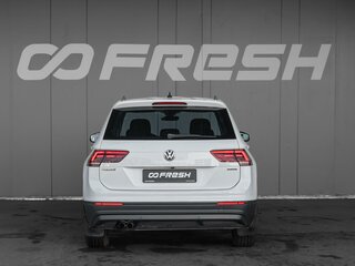 2018 Volkswagen Tiguan II, белый, 2399000 рублей, вид 4