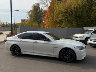 2013 BMW 5 серии 530d xDrive VI (F10/F11/F07), белый, 2300000 рублей, вид 4