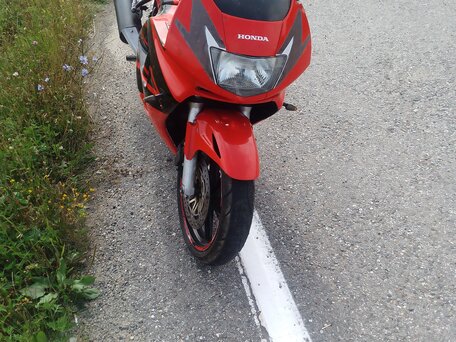 1998 Honda CBR 600F, красный, 320000 рублей, вид 1