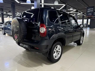 2011 Chevrolet Niva I Рестайлинг, чёрный, 270000 рублей, вид 4