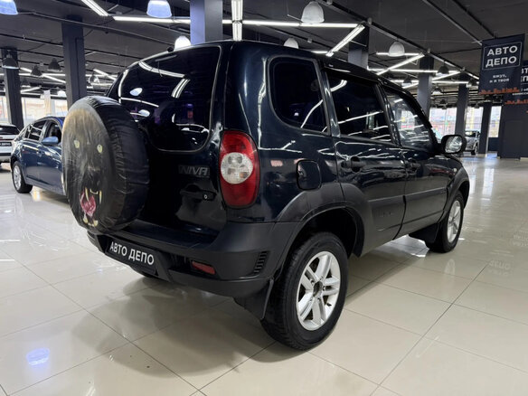 2011 Chevrolet Niva I Рестайлинг, чёрный, 270000 рублей - вид 3