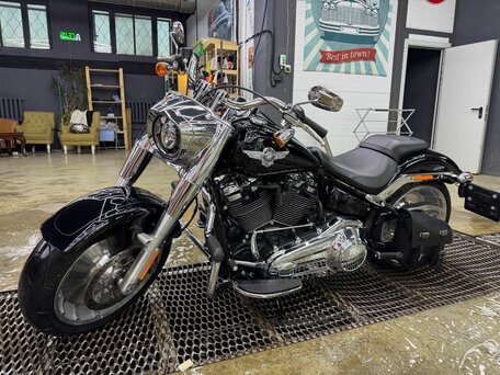 2021 Harley-Davidson Fat Boy, чёрный, 2100000 рублей, вид 3