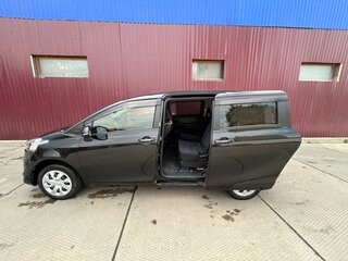 2017 Toyota Sienta II, чёрный, 1300000 рублей, вид 5