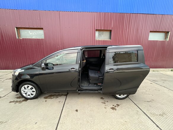 2017 Toyota Sienta II, чёрный, 1300000 рублей - вид 4