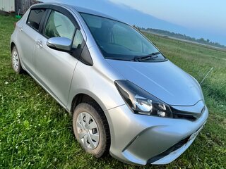 2014 Toyota Vitz III (XP130) Рестайлинг, серебристый, 600000 рублей, вид 2