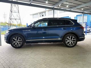 2019 Volkswagen Touareg III, синий, 4314000 рублей, вид 2